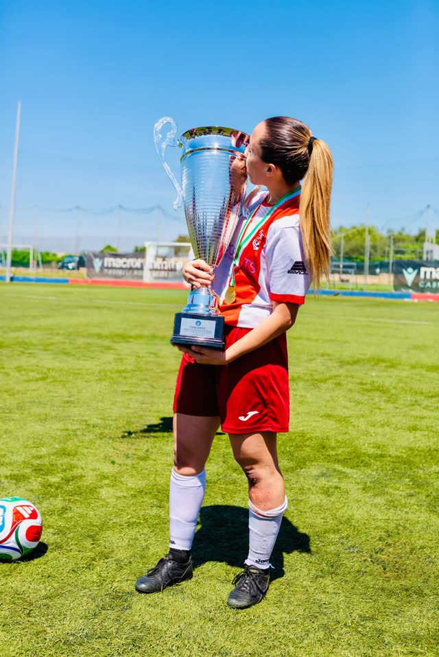 Il bacio alla Coppa Italia di Eccellenza