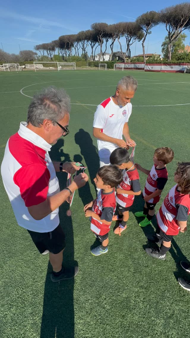 Un mister con i più piccoli della scuola calcio