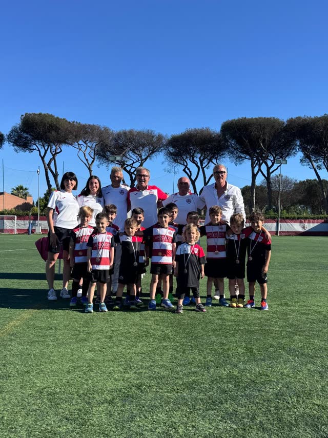 Staff e bambini alla presentazione della stagione